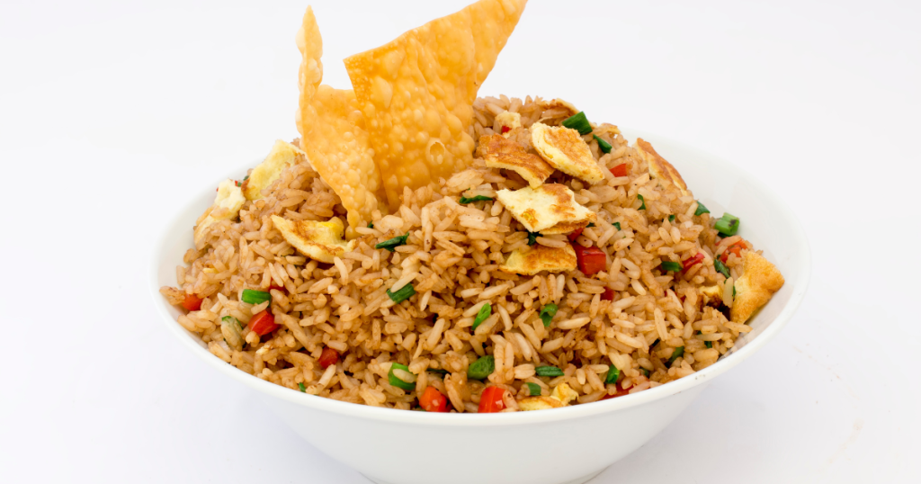 A bowl of arroz chhuafa with wantons