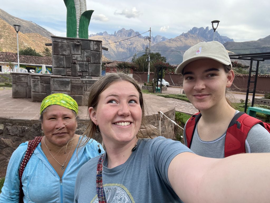 Marketing Intern in Cali with volunteer and host mom