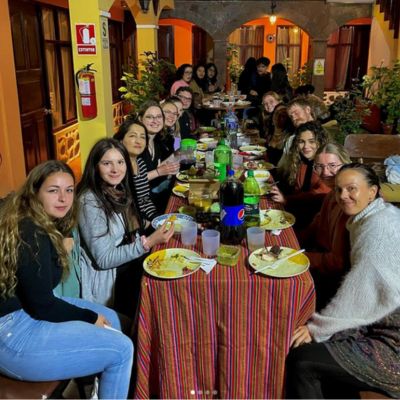 Volunteers share a meal at Proyecto Peru