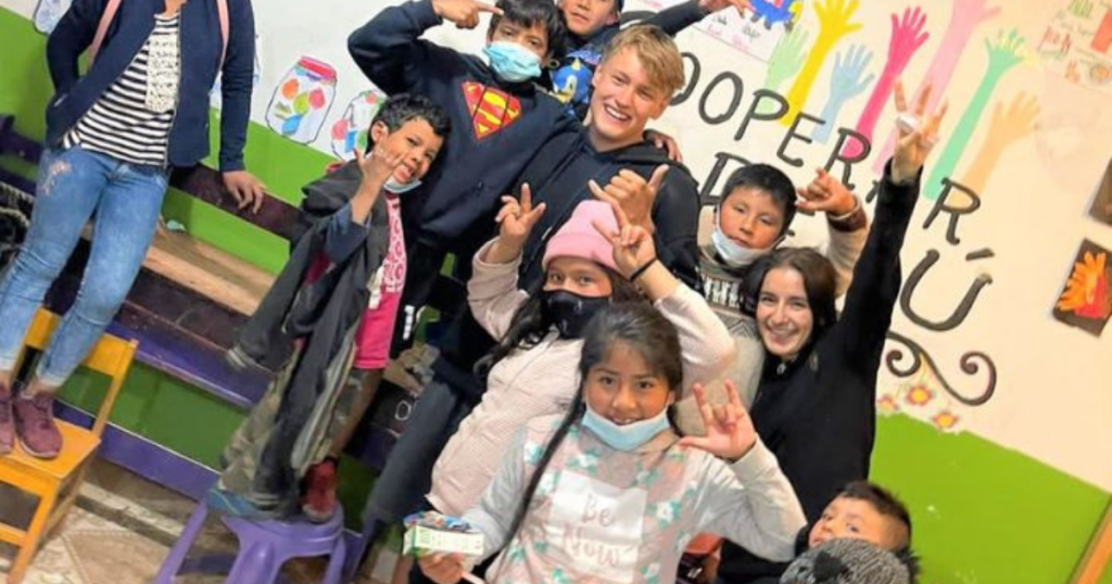 Volunteer teaches children in Peru