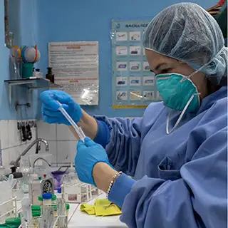 Medical volunteer in Cusco Laboratory