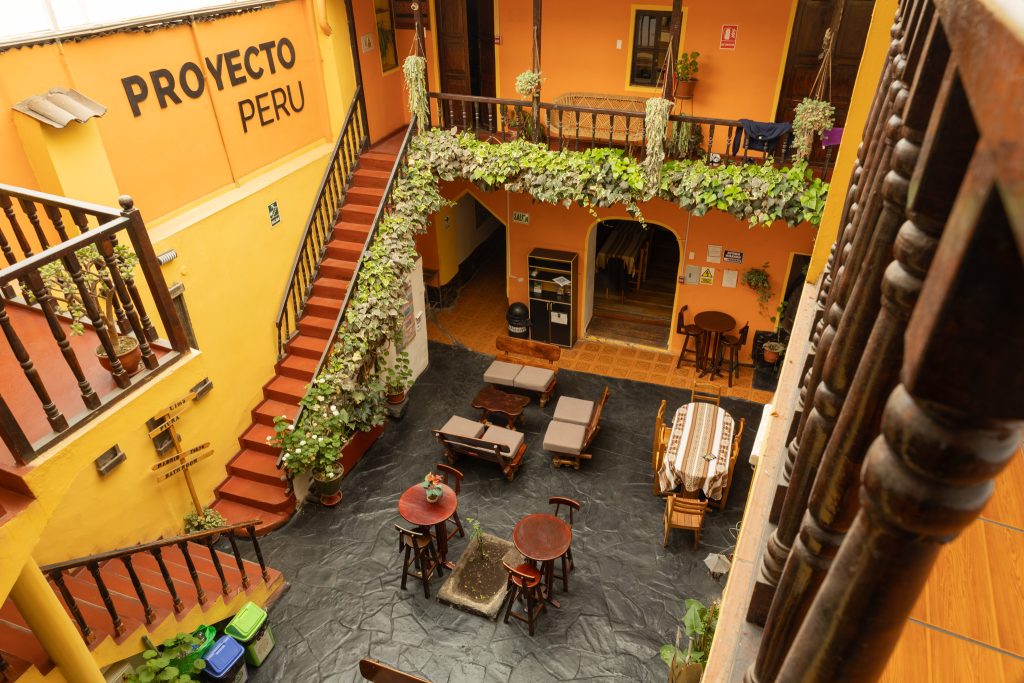 Proyecto Peru Spanish Language School Courtyard