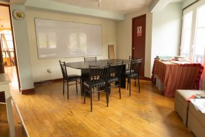 Large Spanish classroom in Proyecto Peru language school Cusco